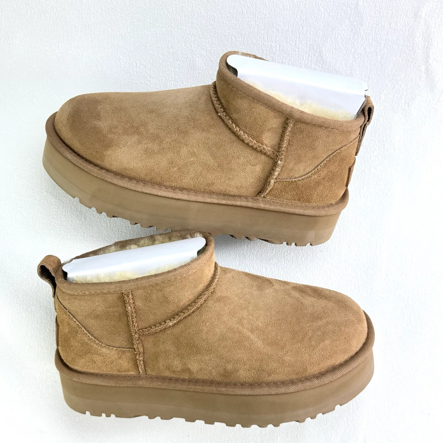 Self-pickup 💰440 Zhou Dongyu mini three-centimeter series snow boots/maroon gray black antelope brown carefully selected Longfeng sheep fur, fine texture, skin-friendly and breathable. The shoe collar is designed with simple tailoring. Easy to put on and take off. Fashionable personality. Comfortable Treadlite by ugg light wing EVA outsole. Comfortable cushioning. Size: 35 36 37 38 39 40